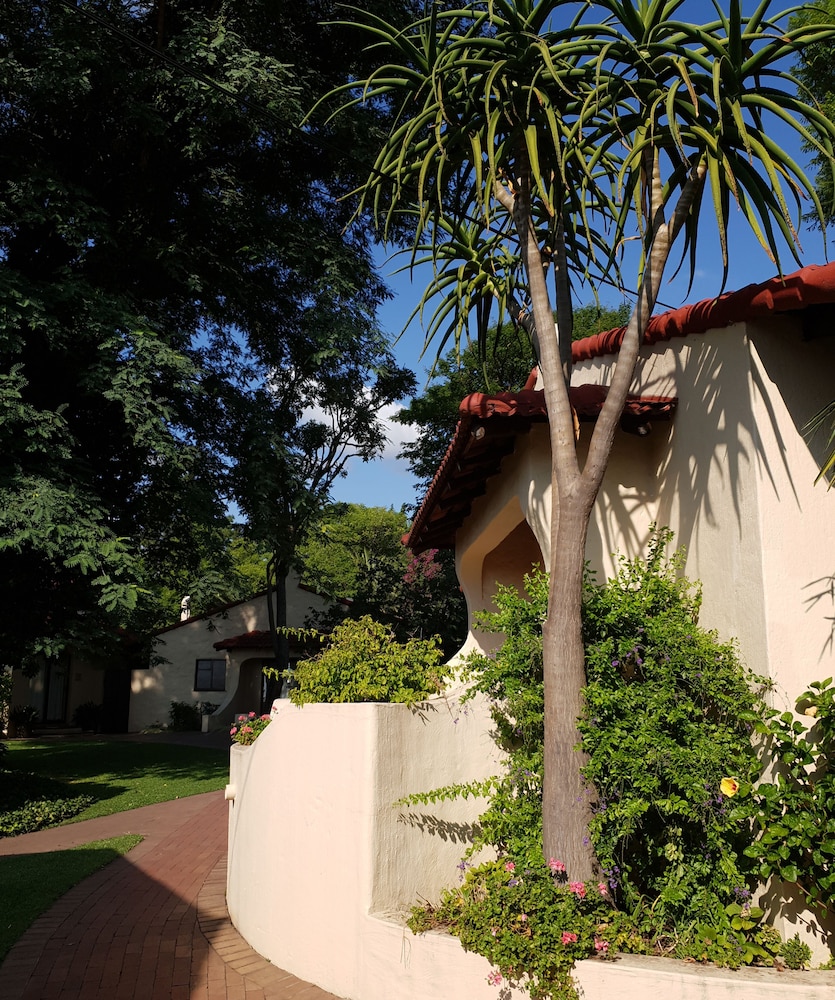 Villa Botanica Executive Guest House — 4-Star Luxury Hotel in Midrand, South Africa