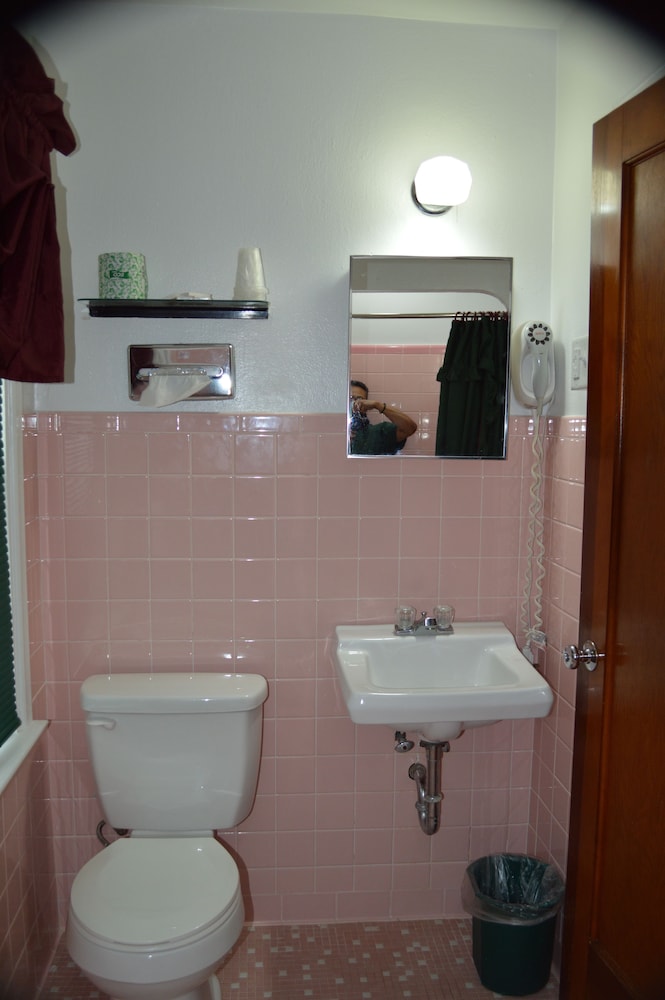 Great Lakes Motel - photo 11