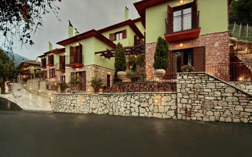 Valtessiniko Studios - carbon neutral hotel in Kalavryta