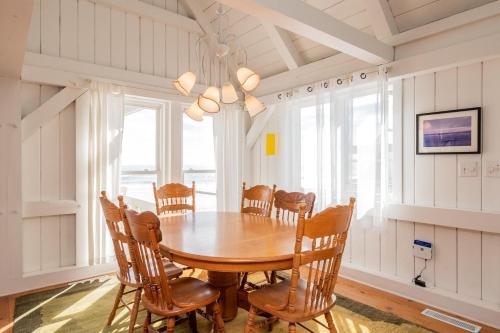 Cuddlefish by Oak Island Accommodations - photo 45