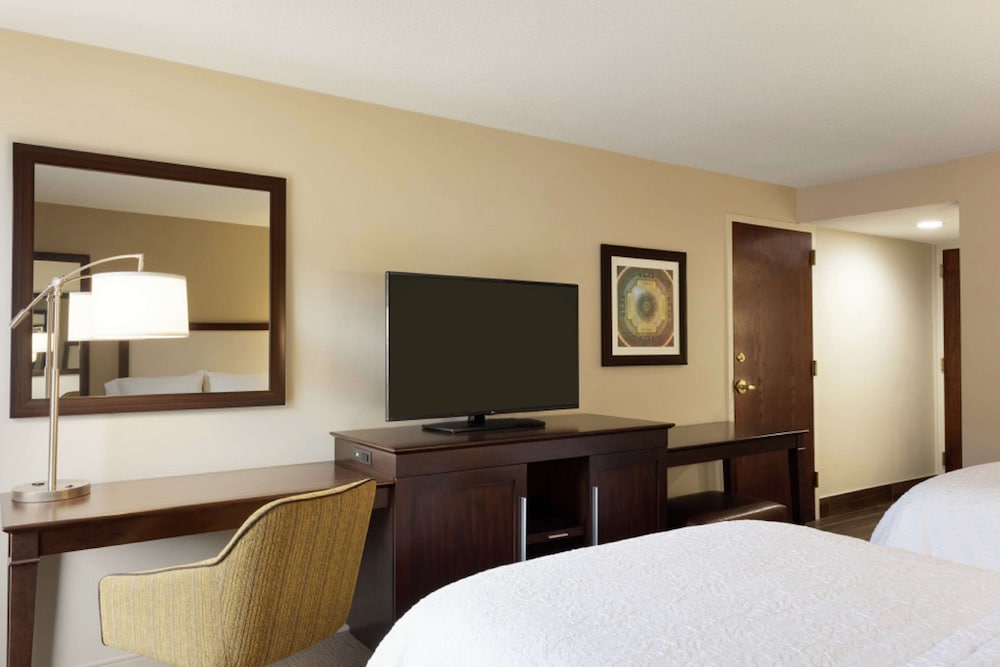 Hampton Inn & Suites Springdale - photo 16