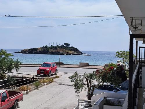 Island View Beach Apartment — 4-Star Luxury Hotel in Nea Peramos, Greece
