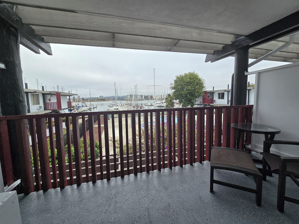 Marina Village Inn - photo 31