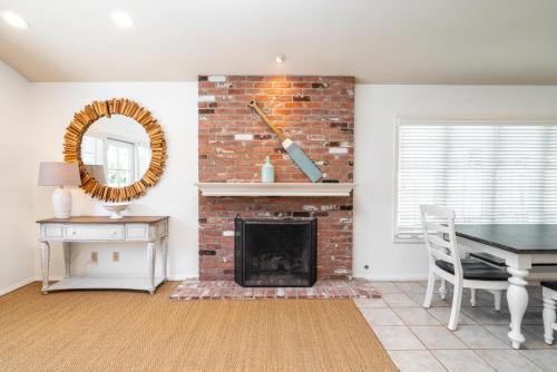 210 Opal Ave Front House — 4-Star Luxury Hotel in Newport Beach, United States