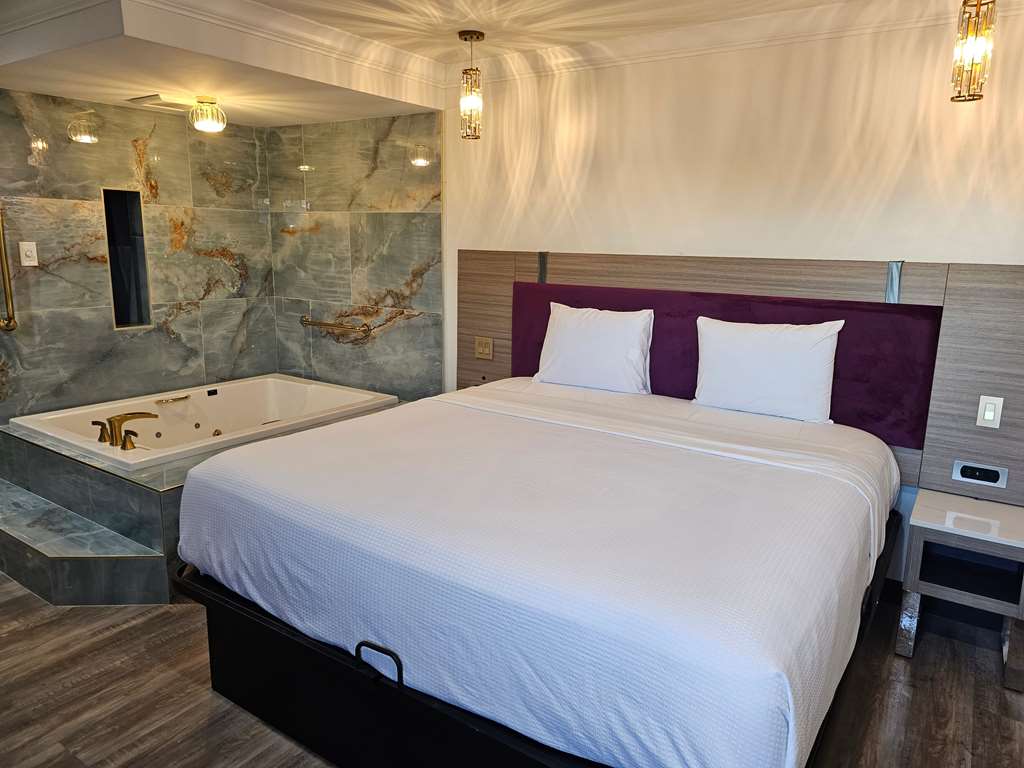 Travelodge by Wyndham Fullerton Near Anaheim - carbon neutral hotel in Fullerton