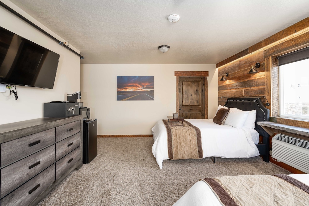 The Adventure Inn Yellowstone - photo 12