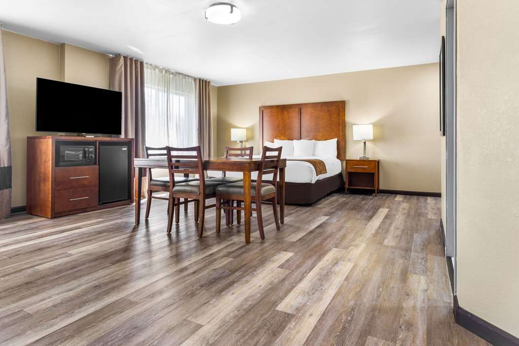 Comfort Suites Mount Vernon - photo 32