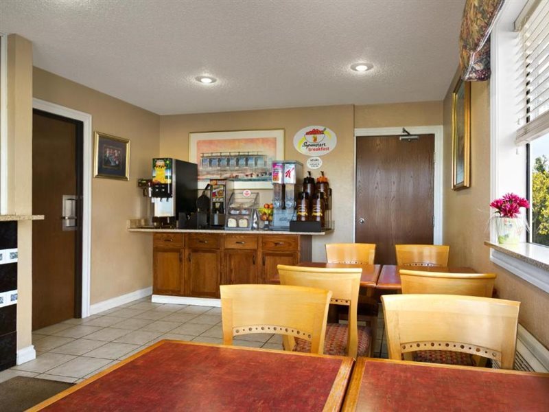 Super 8 by Wyndham Kalamazoo - photo 9