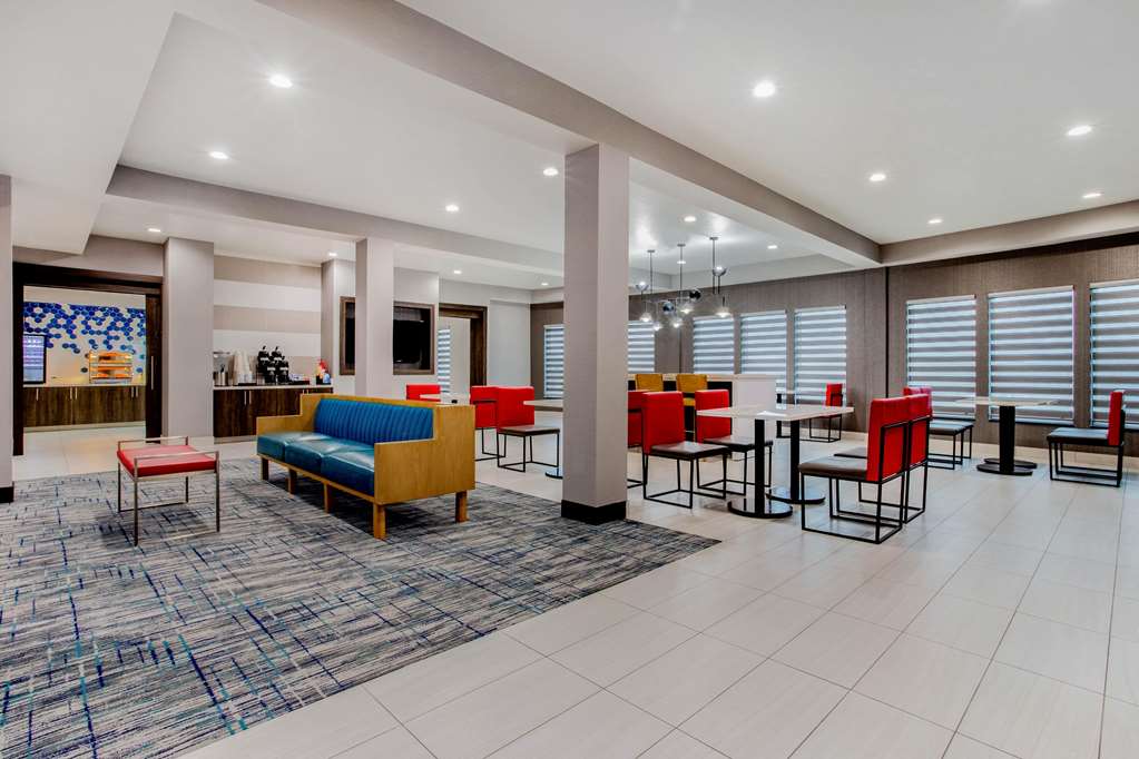 La Quinta Inn & Suites by Wyndham Northlake Fort Worth - photo 34