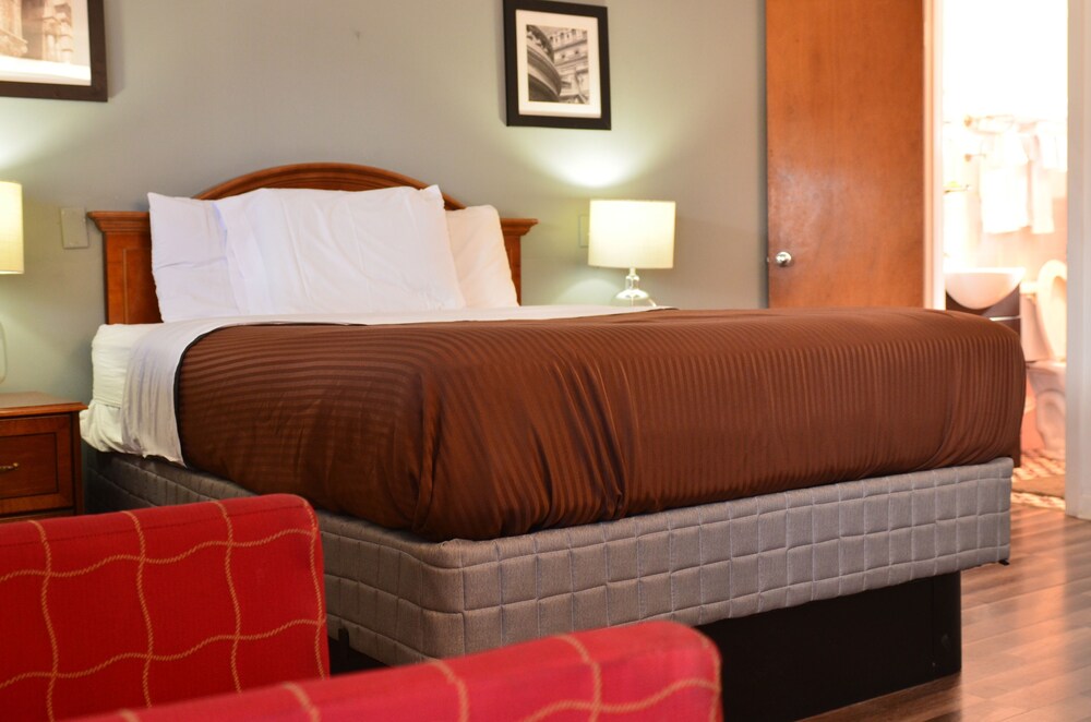 The Oak Motel - photo 11