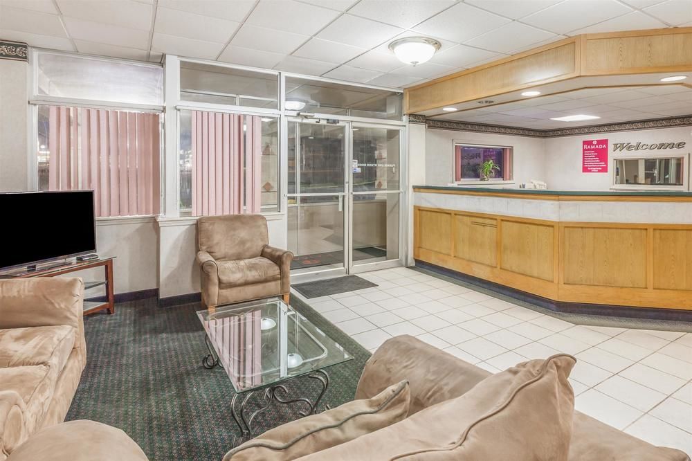 Ramada Clinton - photo 12