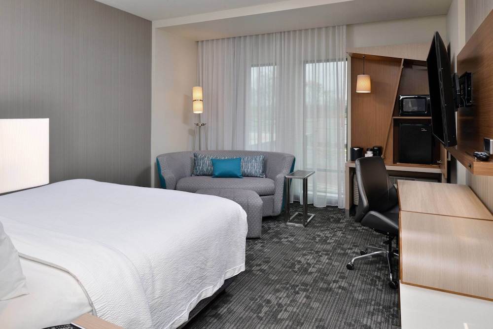 Courtyard by Marriott Charlotte Steele Creek - photo 13