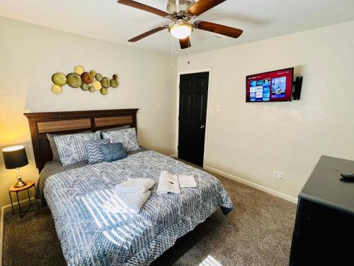 House 3 Bed 2 5 Bath FREE Parking with Washer Dryer inside — 4-Star Luxury Hotel in The Woodlands, United States