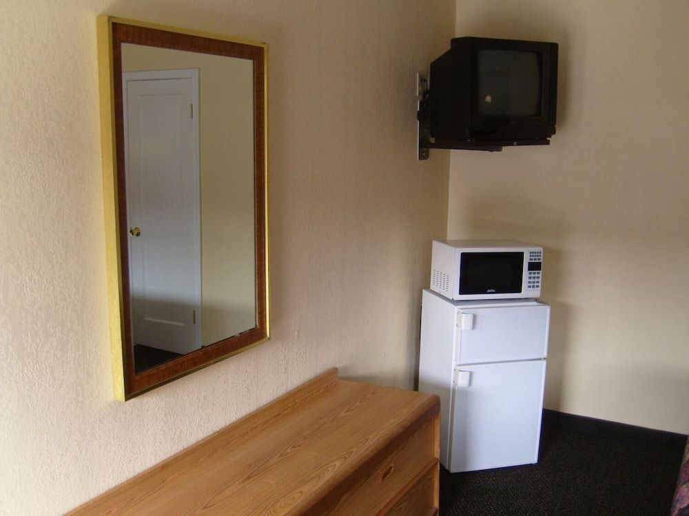 Cascade City Center Motel - photo 6
