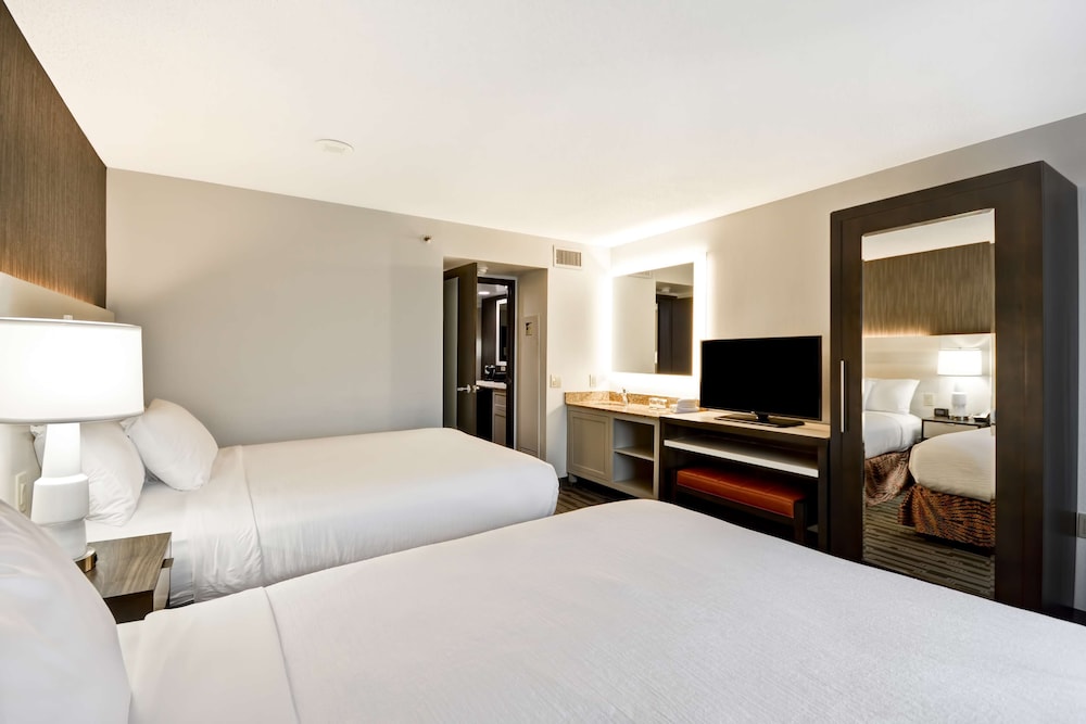 Embassy Suites Hotel Charlotte - photo 11