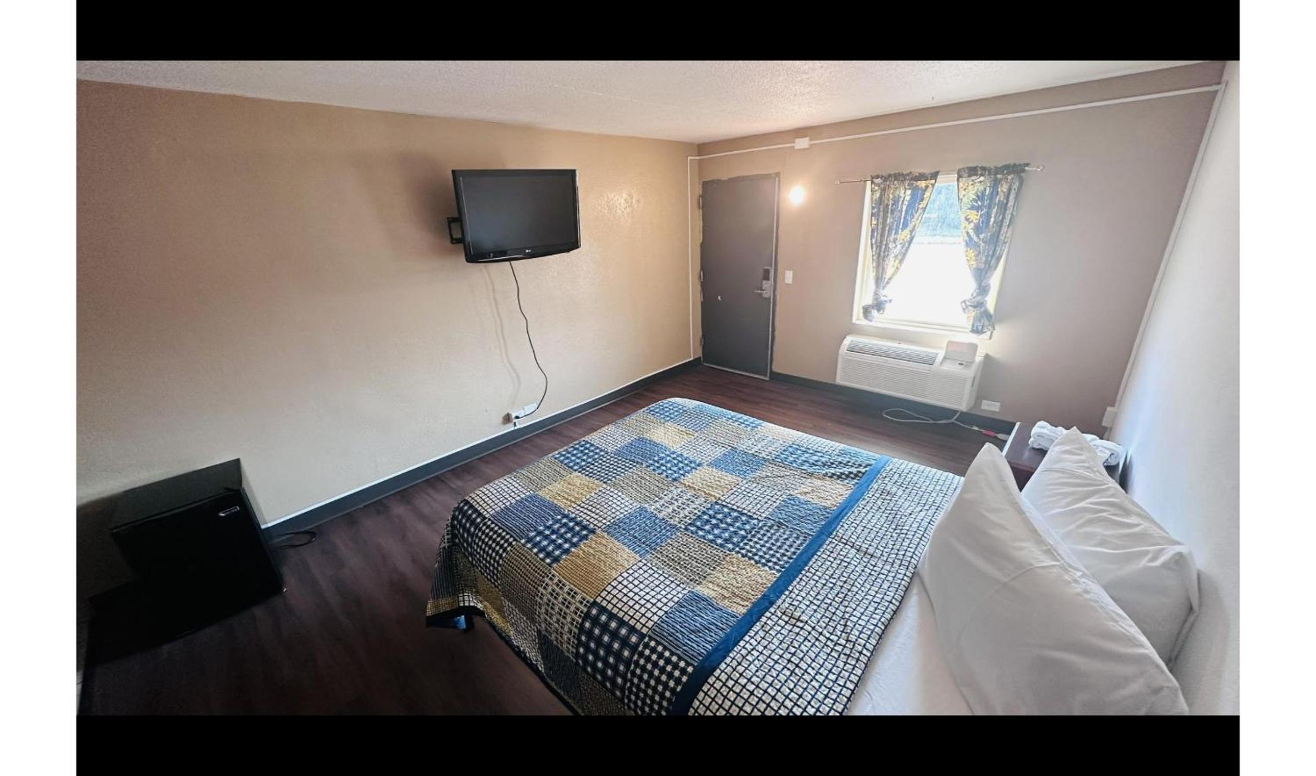 Hallmark Inn By OYO Fort Wayne - photo 22