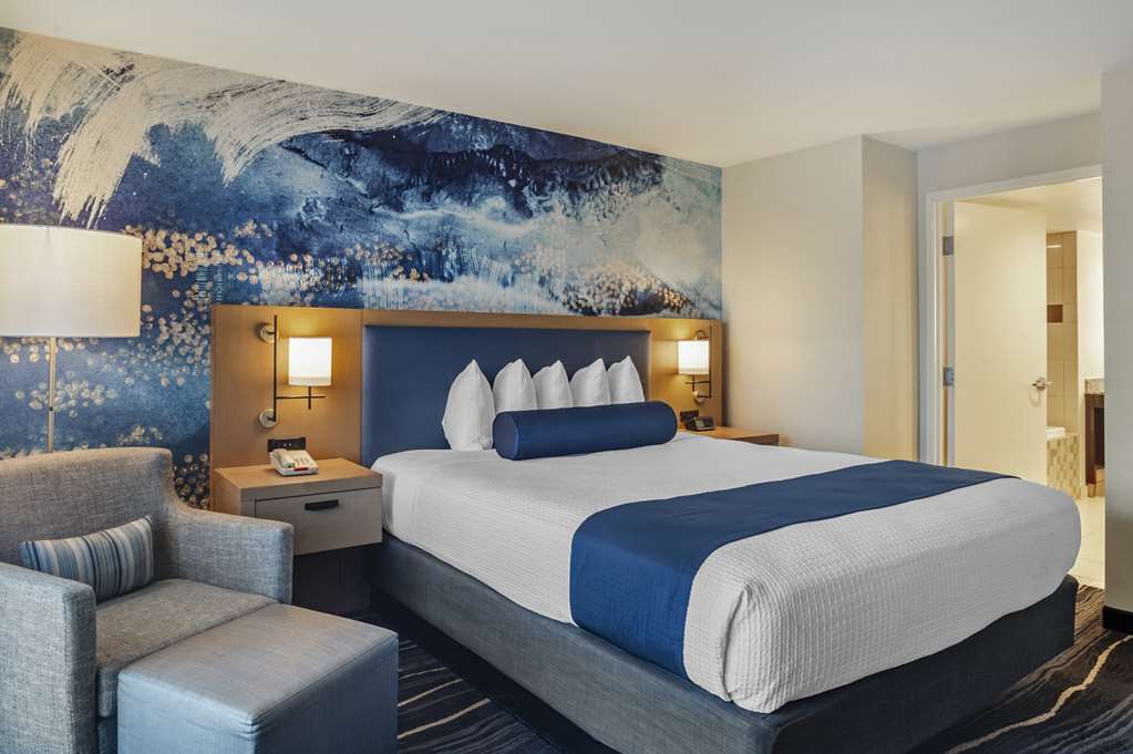 Best Western Plus Marina Gateway Hotel - photo 49