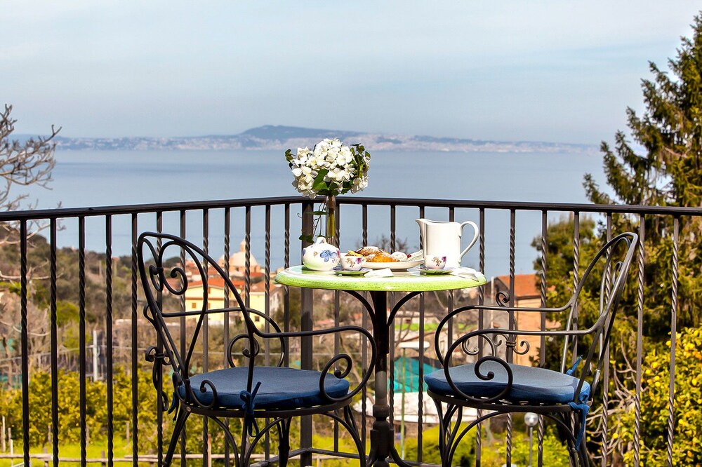 Villa Antonella — 4-Star Luxury Hotel in Vico Equense, Italy