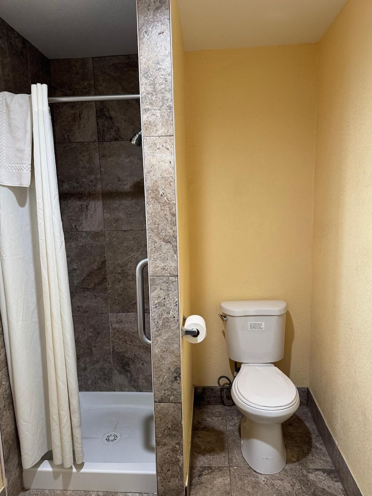 Sunstar Inn Los Banos near I 5 - photo 15