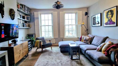 Stylish Apartment in Prime Brixton Location — 4-Star Luxury Hotel in London, United Kingdom