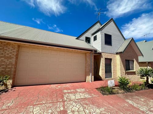 Villa 2 Dunsborough Villas — 4-Star Luxury Hotel in Dunsborough, Australia
