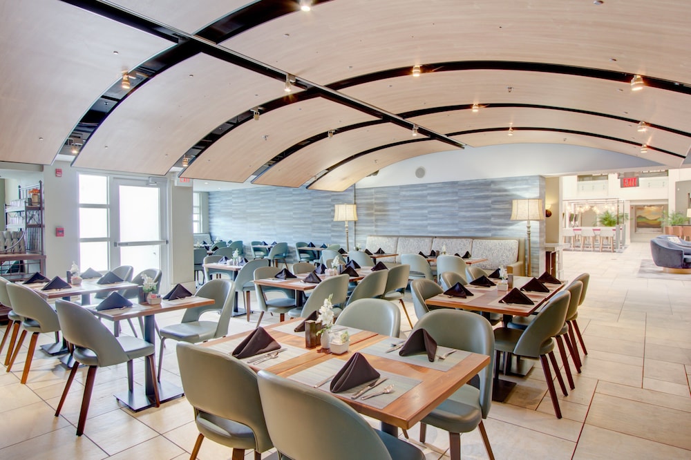 Crowne Plaza Charleston Airport Conv Ctr by IHG - photo 39