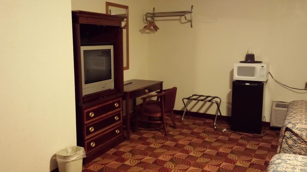 Red Carpet Inn and Suites New Cumberland - photo 15
