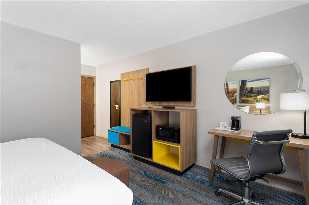 Days Inn and Suites by Wyndham Downtown Missoula University - photo 21