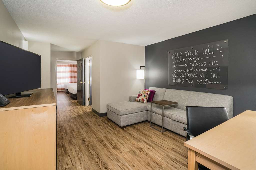La Quinta Inn & Suites by Wyndham Chattanooga North Hixson - photo 25