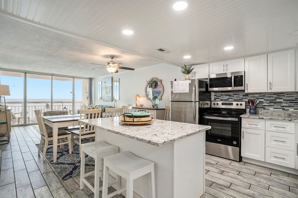1201 Waters Edge Resort 3 Bedroom Condo by RedAwning - photo 9