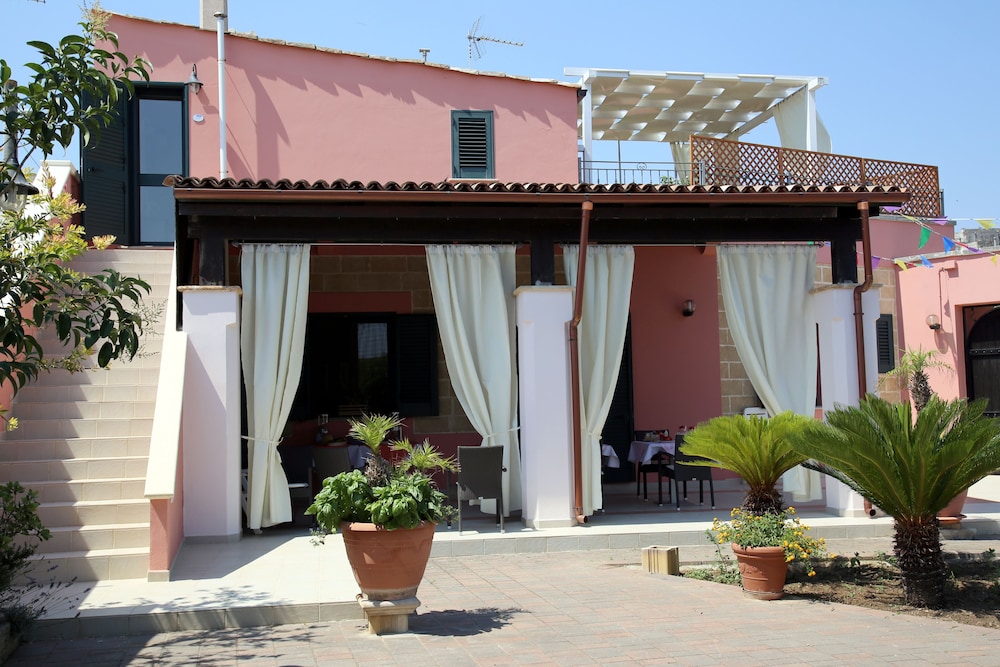 Villa VentoSolare Luxury Specchia — 4-Star Luxury Hotel in Specchia, Italy