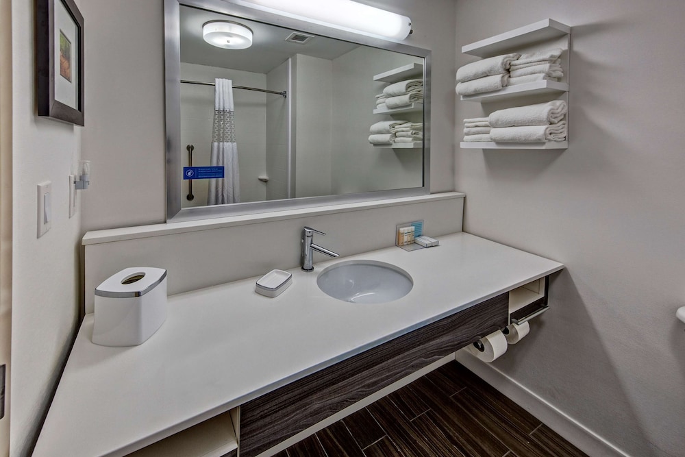 Hampton Inn Newberry Opera House - photo 17