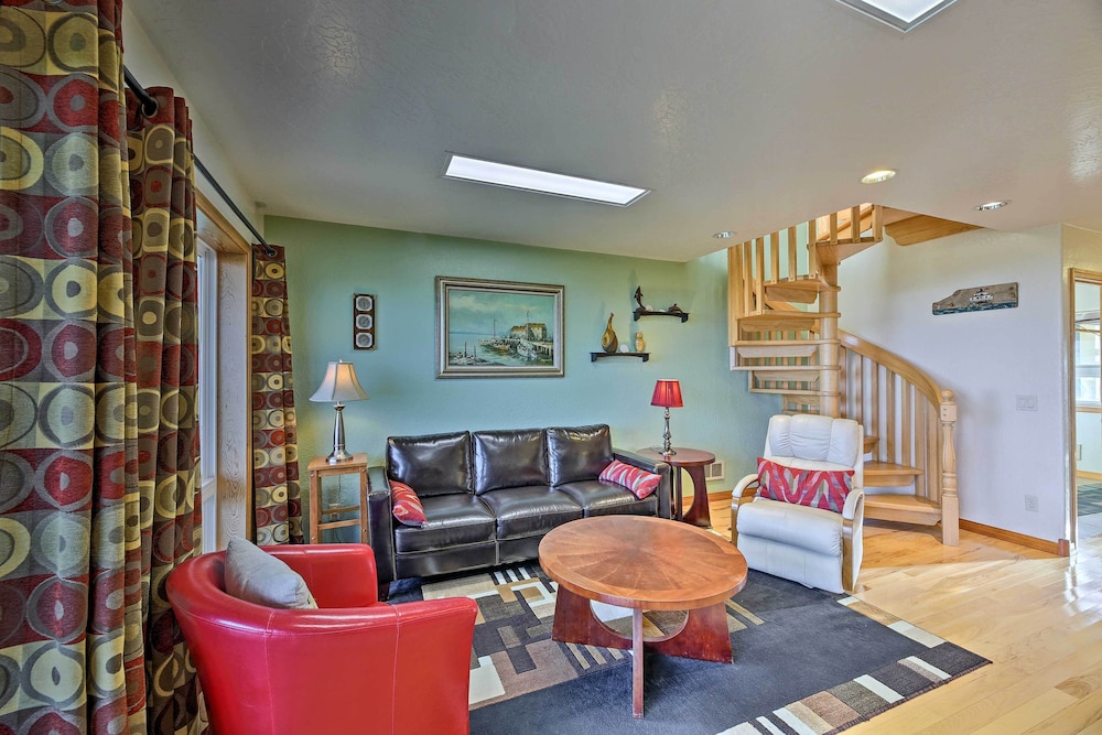 Sanderling Sea Cottages Unit 9 With Ocean Views — Waldport