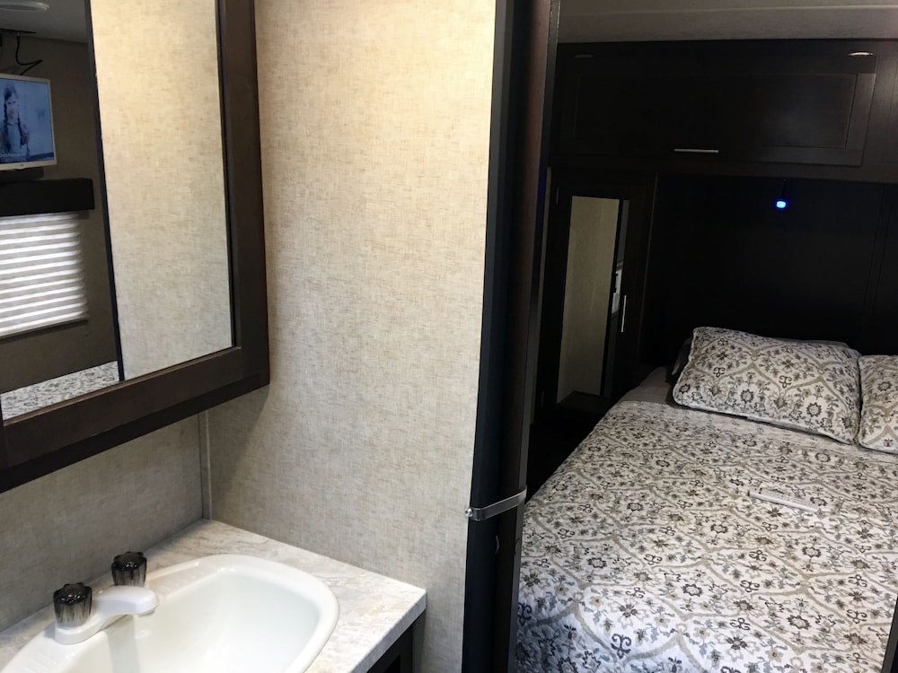 Enduro RV Citrus Valley Resort - photo 3
