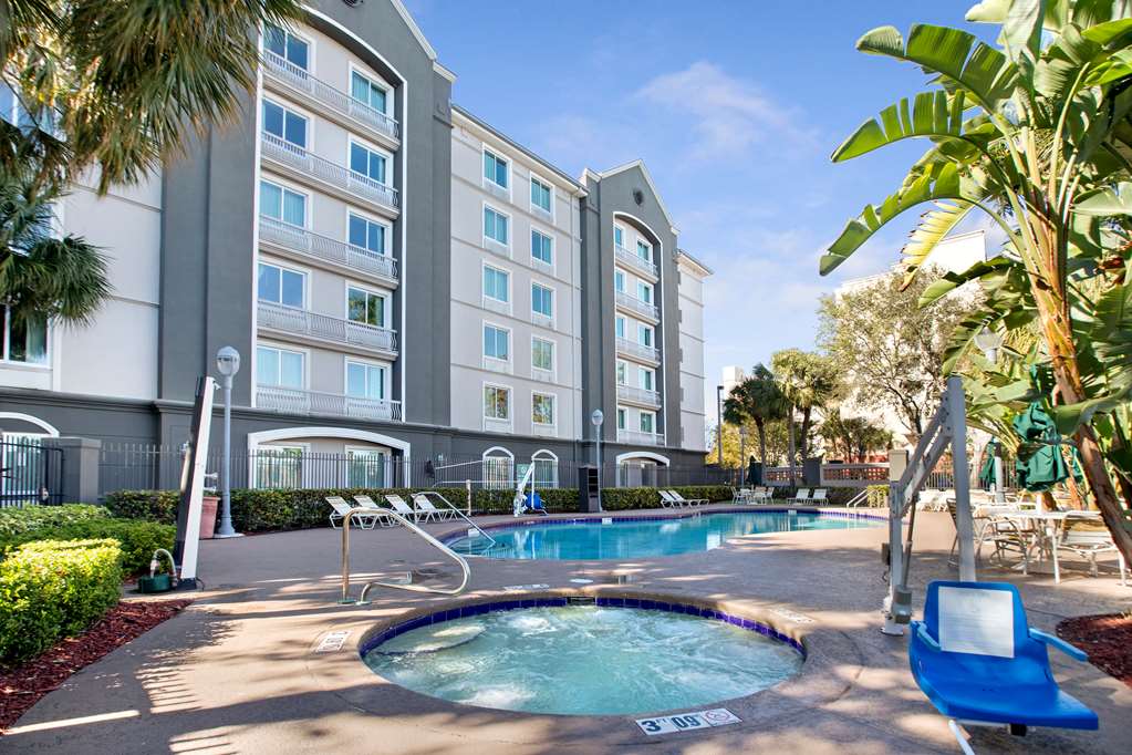La Quinta Inn & Suites by Wyndham Ft. Lauderdale Airport - photo 6