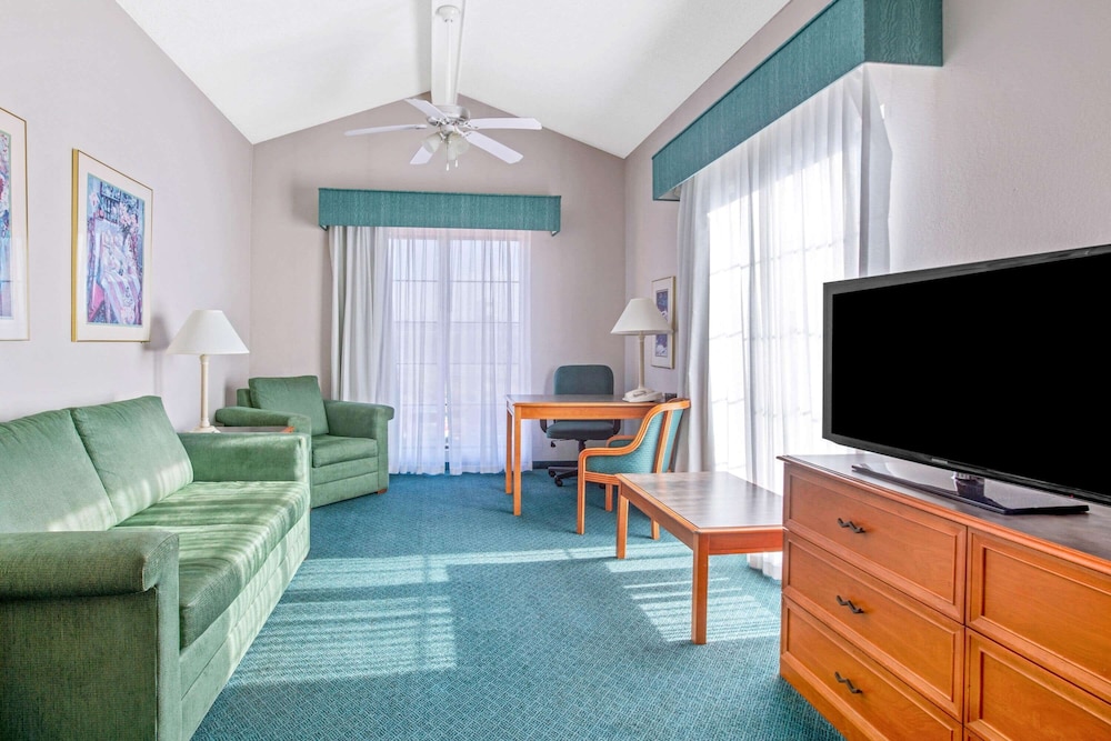 Days Inn by Wyndham Reno - photo 10