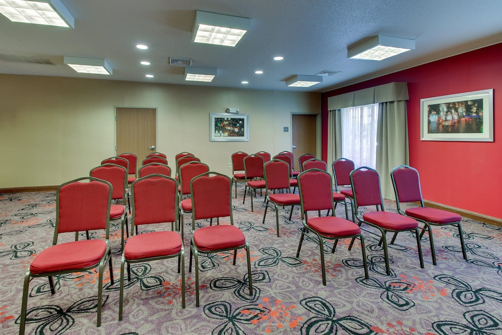 Holiday Inn Express Hotel & Suites Lancaster Lititz by IHG - photo 58