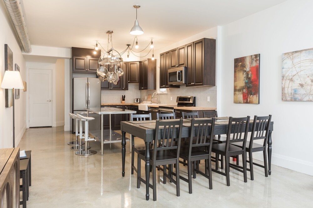 Applewood Suites Kensington Market — 4-Star Luxury Hotel in Toronto, Canada