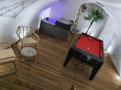 Le Menhir 2 Jacuzzi Spa Terasse Barbecue — La Roche Blanche