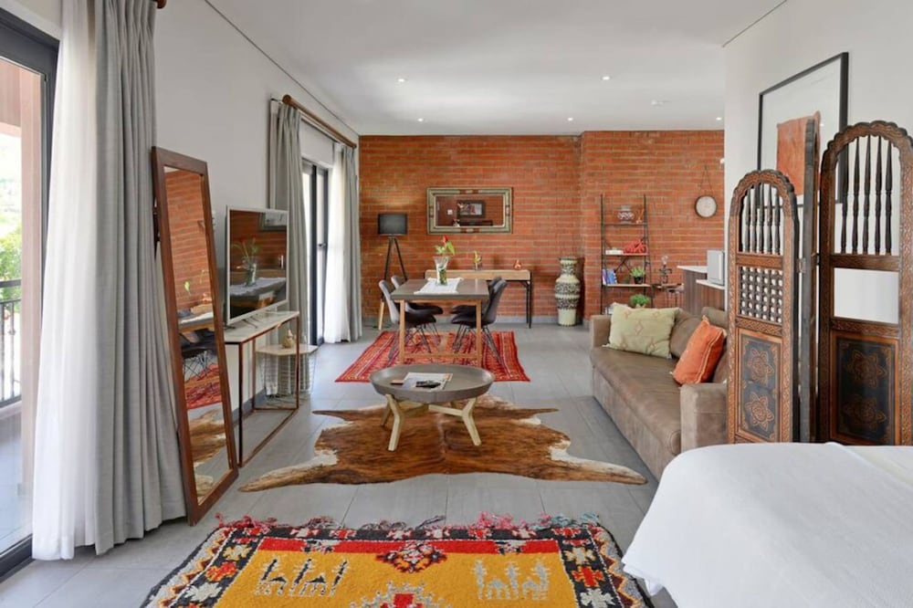Penthouse Apt Historic Charm Incredible Views