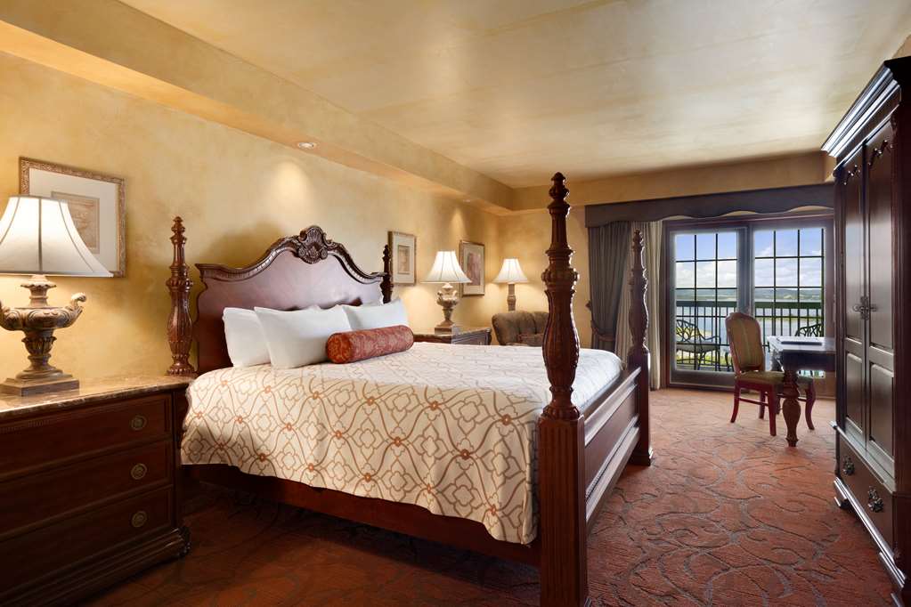 Chateau On The Lake Resort Spa and Convention Center - photo 28