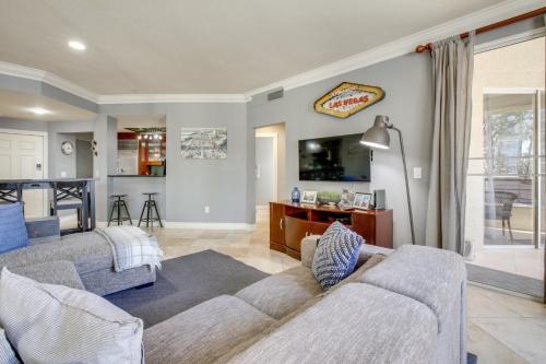 Walk to Las Vegas Strip Modern Condo with Patio