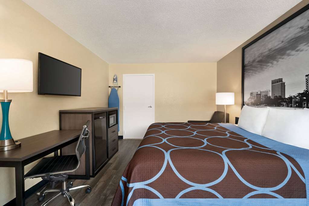 Super 8 by Wyndham Gulfport Airport NW Near Biloxi - photo 29
