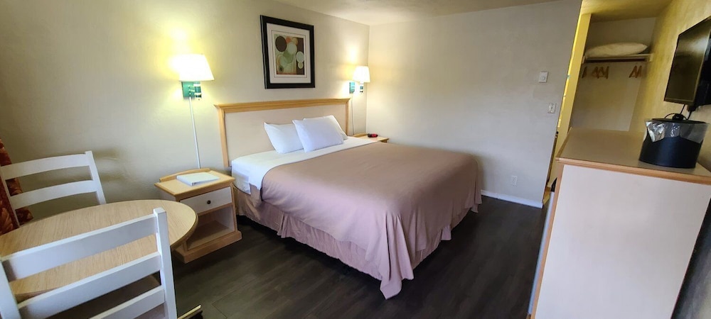 Economy Inn Reedsport - photo 3