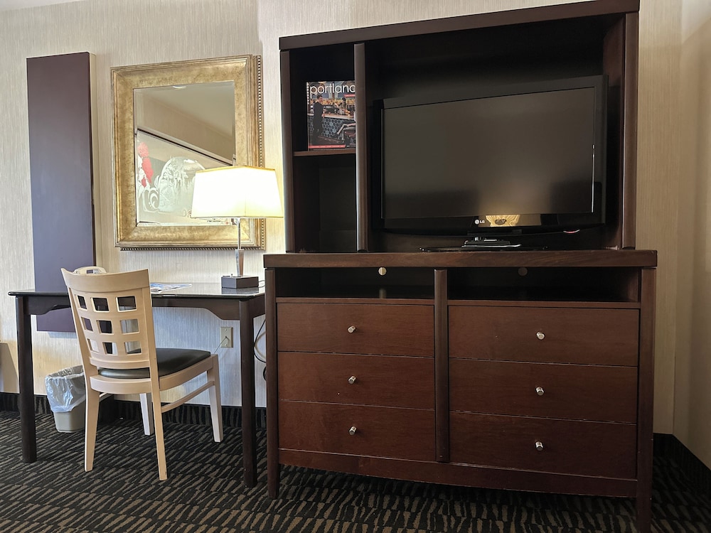 Sojourn Suites Portland Airport - photo 11