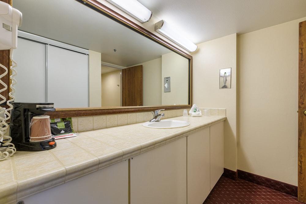 Grand Vista Hotel - photo 11