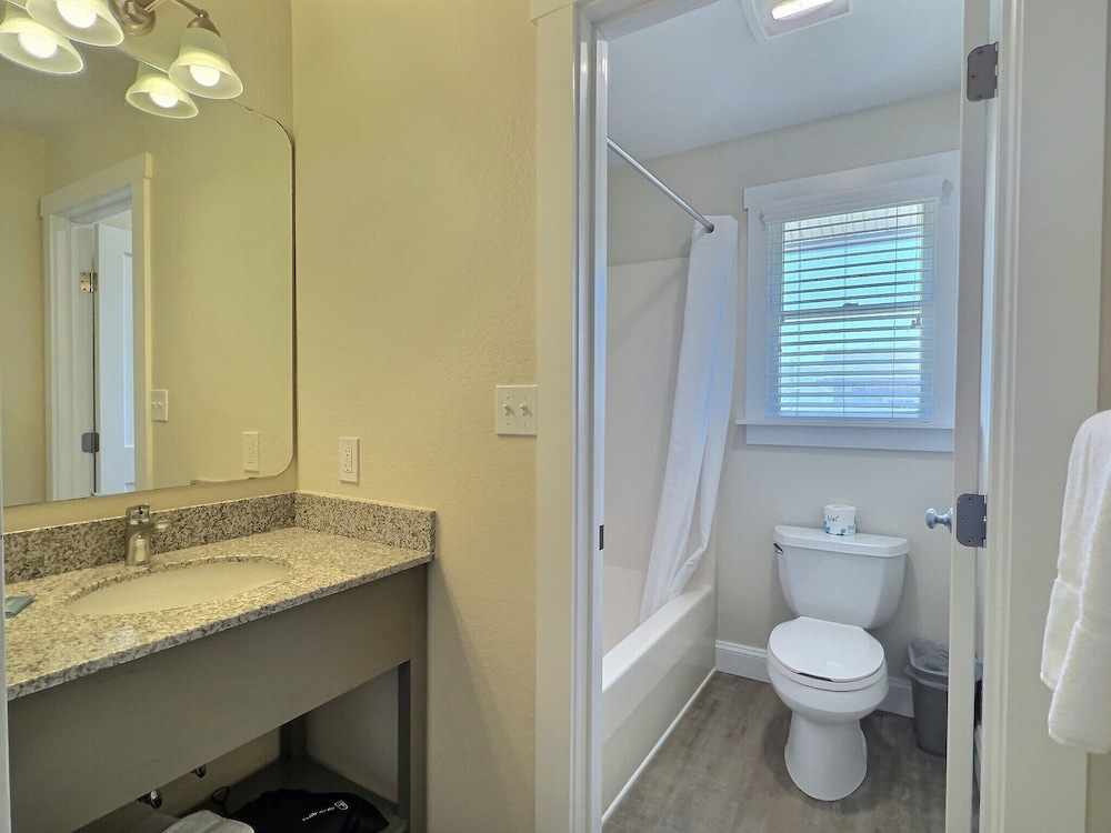 Lighthouse View Oceanfront Lodging - photo 57