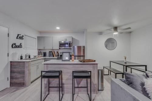 NEW Montrose Gem Central to Museum District & Downtown Houston — 4-Star Luxury Hotel in Houston, United States