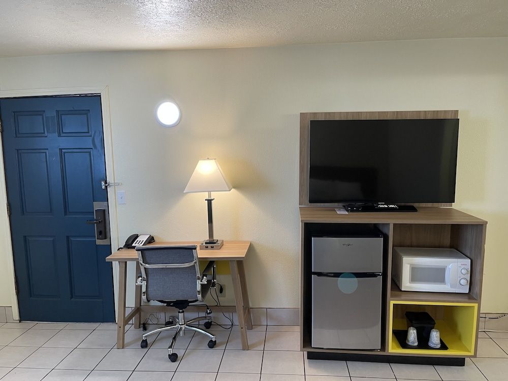 Americas Best Value Inn And Suites Newport - photo 11