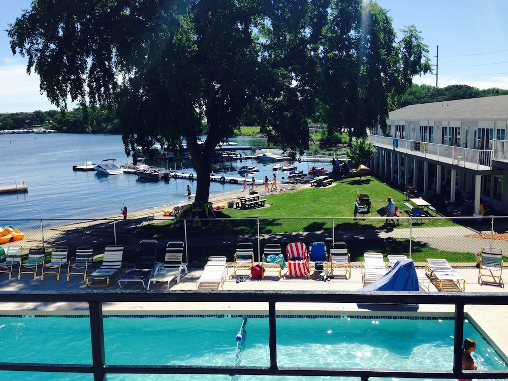Triggs Bay Resort - photo 11